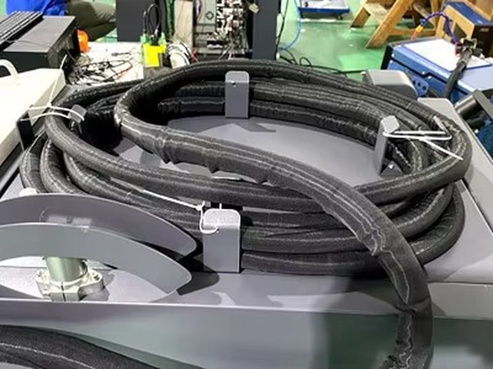1KW 2KW 3KW 工業用レーザー洗浄機 鋼鉄・アルミの - Industrial Laser Cleaning Machine Price のレビューと価格