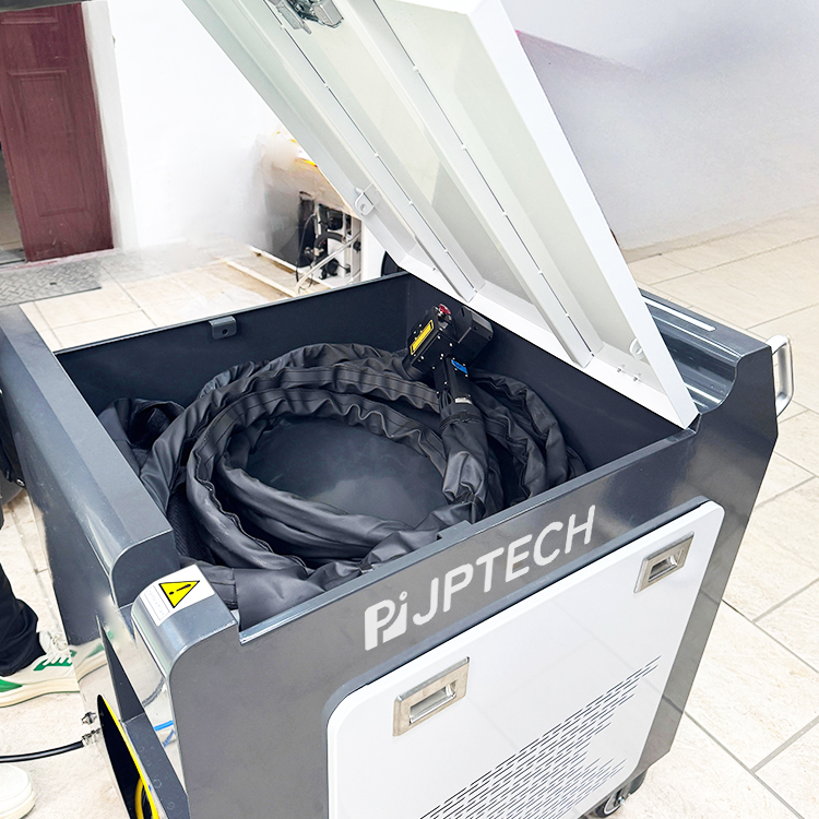工場価格 500W 1000W パルスファイバーレーザー洗浄 - Industrial Laser Cleaning Machine Price のレビューと価格
