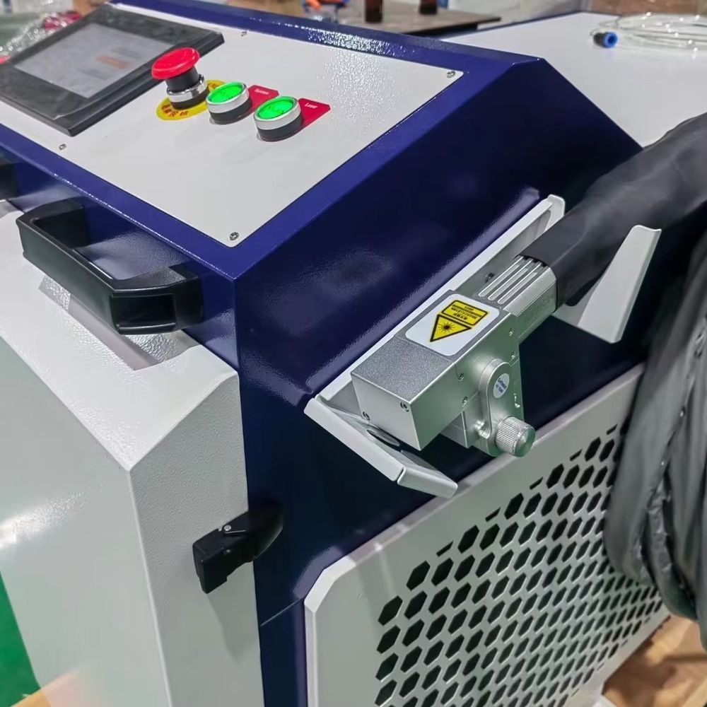 1500W 3000W新型工業用水冷式パルスレーザークリーナ - Industrial Laser Rust Remover のレビューと価格