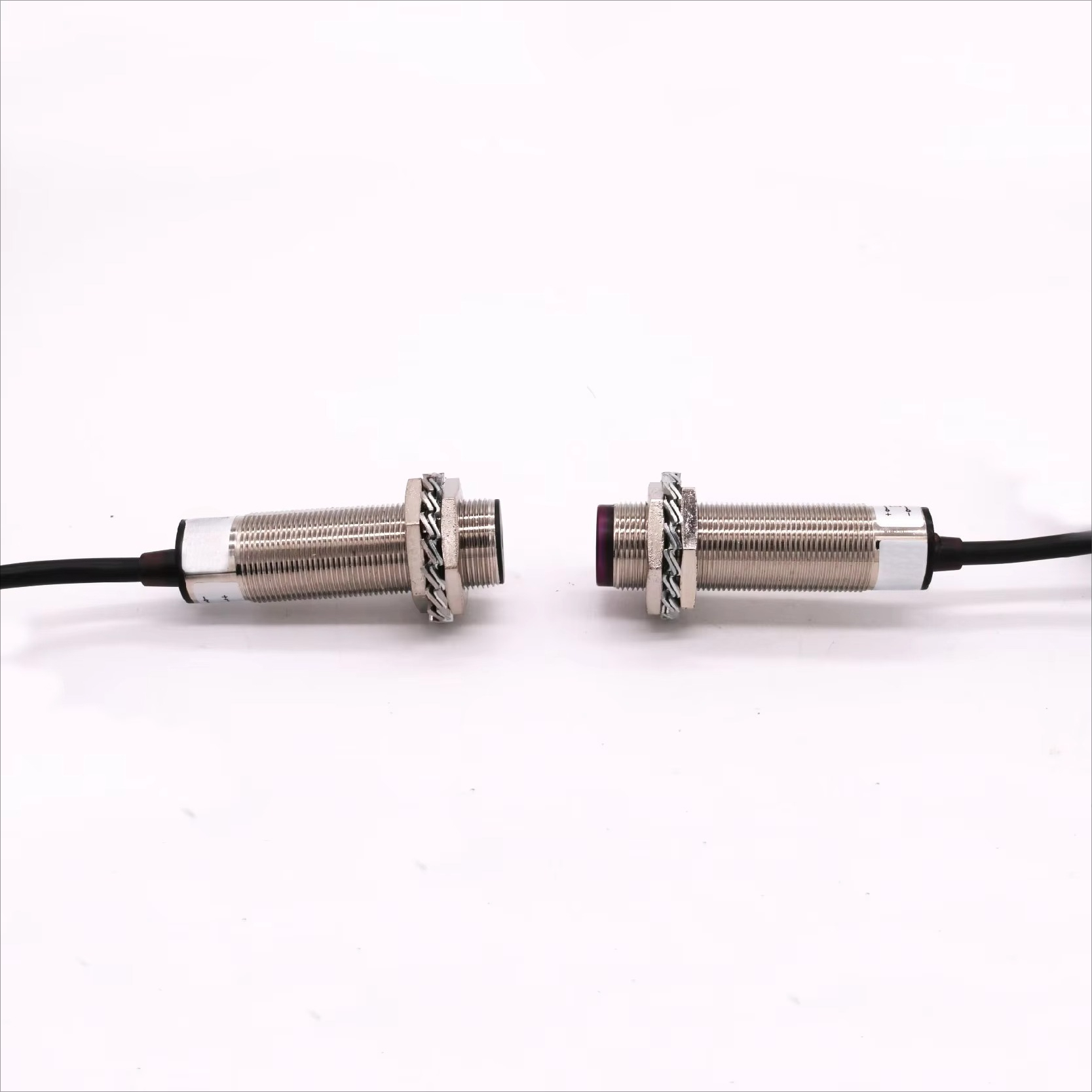 光線センサーによる距離測定 メタル M18 10m レーザー - Industrial Laser Light のレビューと価格